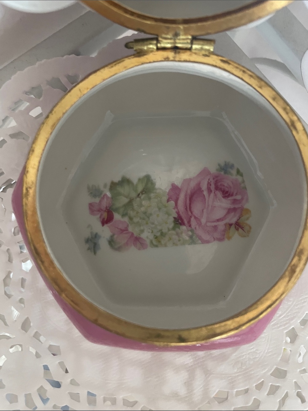 🫖🌸 Vintage Pink Porcelain Trinket Box with Mirror - Picture 4 of 8